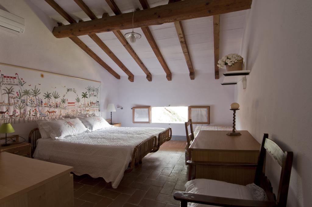 Cosetta Guest House เชร์ตาลโด ภายนอก รูปภาพ