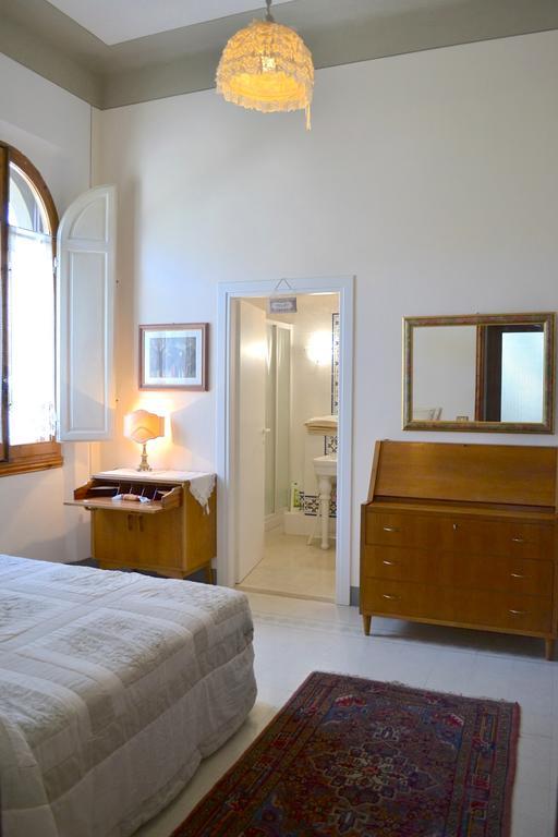 Cosetta Guest House เชร์ตาลโด ภายนอก รูปภาพ