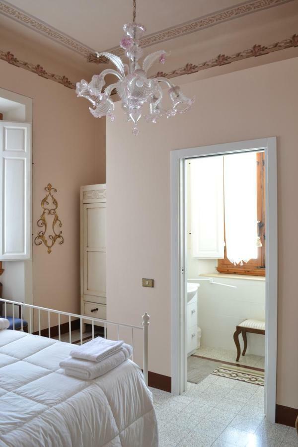 Cosetta Guest House เชร์ตาลโด ภายนอก รูปภาพ